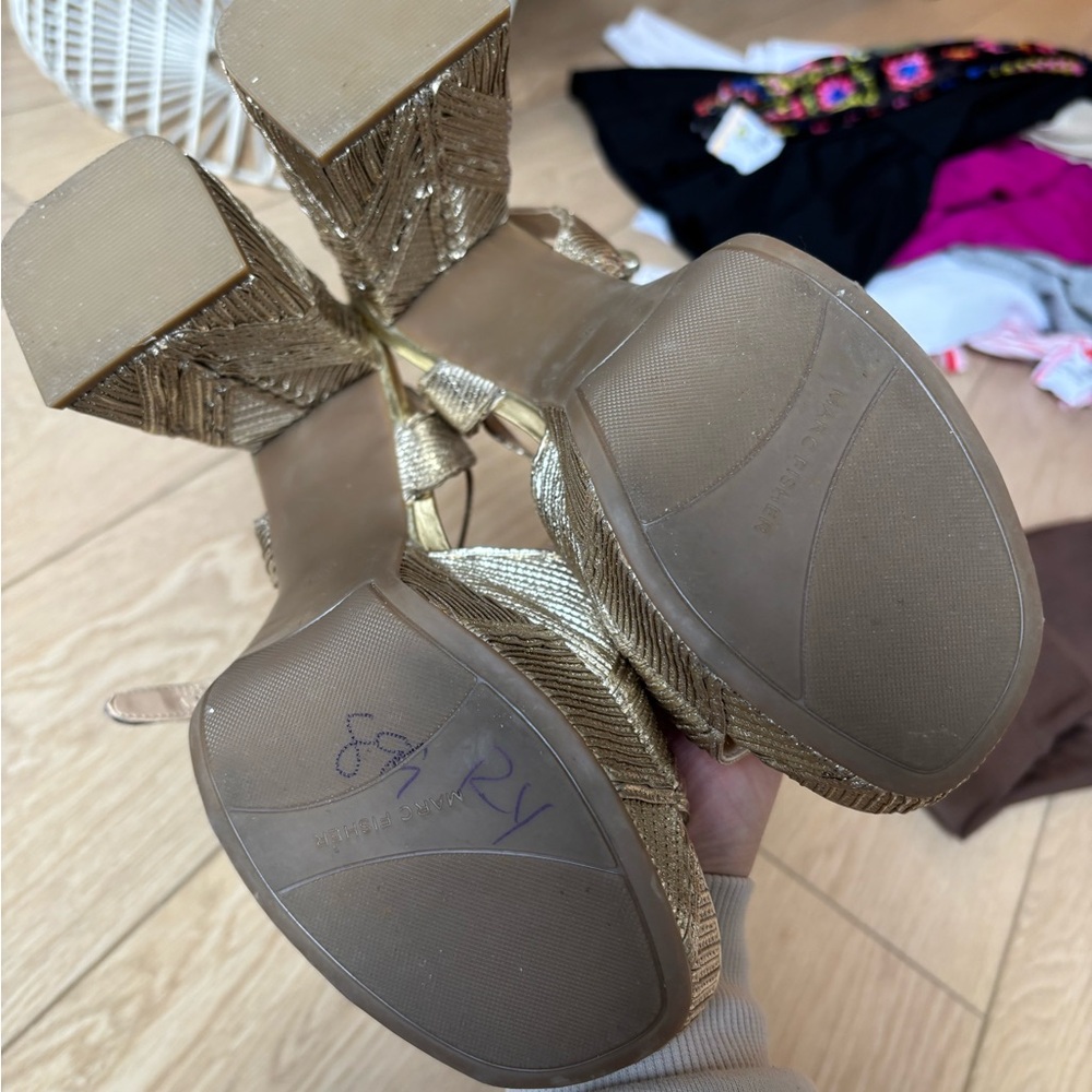Gold Platform Marc Fisher Seleny Heels - Picture 4 of 4